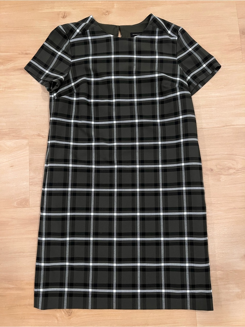 Banana Republic Black and Green Plaid Short-Sleeve Shift Dress